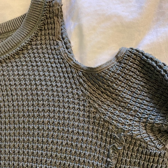 Free People Cotton Cold Shoulder Sweater, never worn - Picture 2 of 7